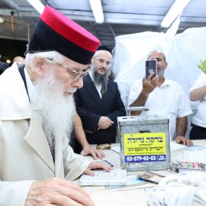 6 האדמור רבי יחיאל אבוחצירה שליטא בתיקון חצות מוצאי ההילולא